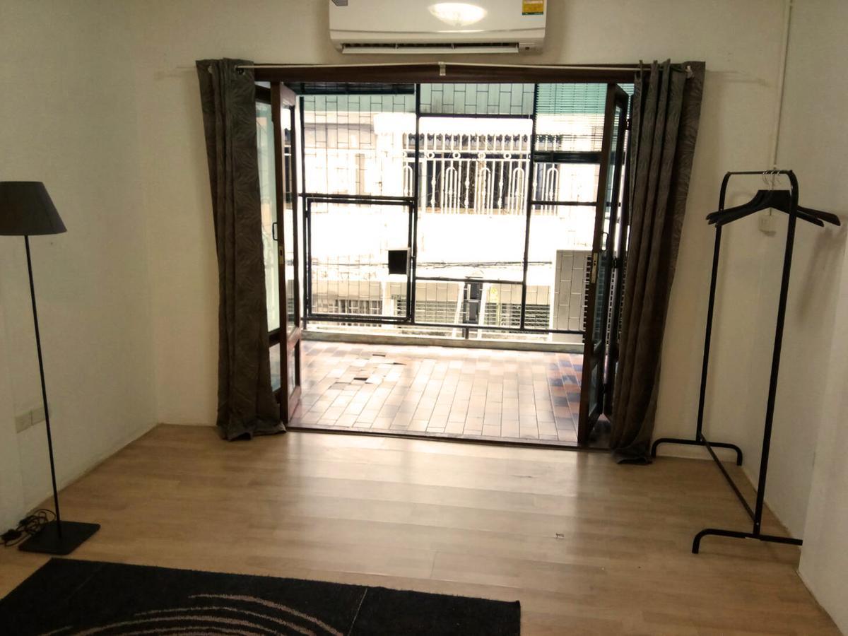 Once In Bangkok With Me Guesthouse Экстерьер фото