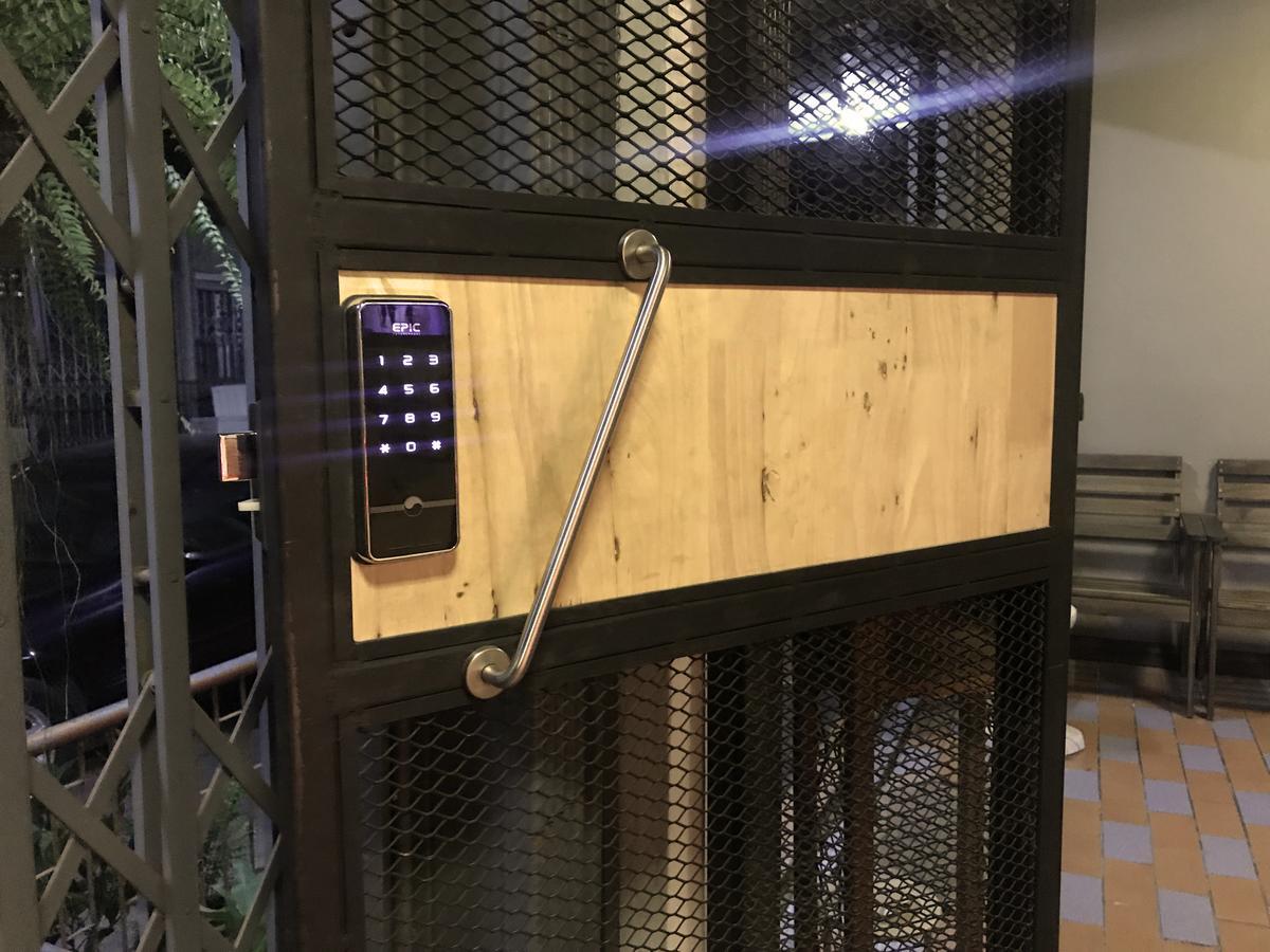 Once In Bangkok With Me Guesthouse Экстерьер фото